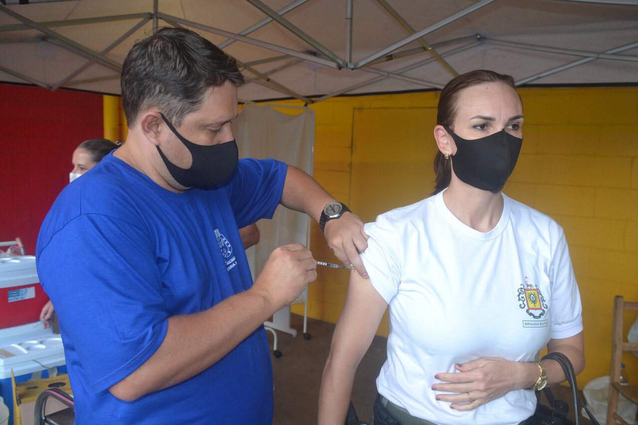 Domingo será de vacinação contra a Covid-19 no Brique da Praça